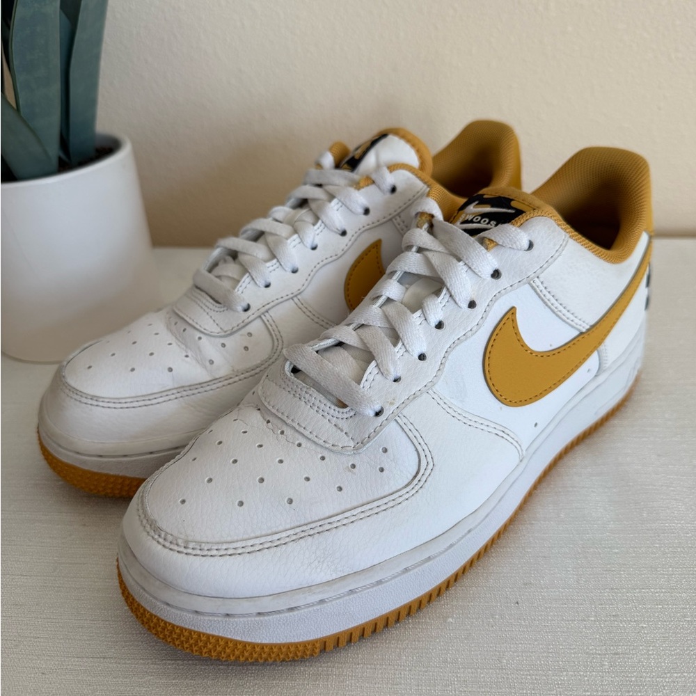 Nike Air White/Gold Leather Casual Sneakers - Picture 6 of 12